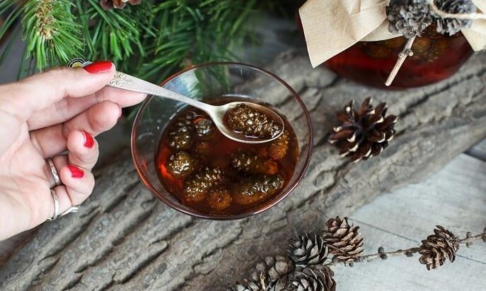 Βάμμα με βάση τα μπουμπούκια πεύκου για τη θεραπεία της αυχενικής οστεοχόνδρωσης στο σπίτι